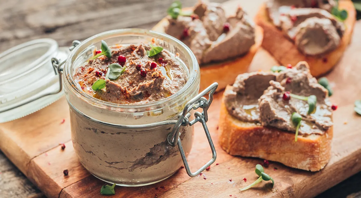 Паштет из печени в банки. Печёночный паштет из куриной печени. Паштет печеночный домашний из куриной печени. Домашний куриный паштет из печени. Паштет домашний ~ 500г.