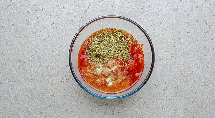 Блины с мясом в томатном соусе