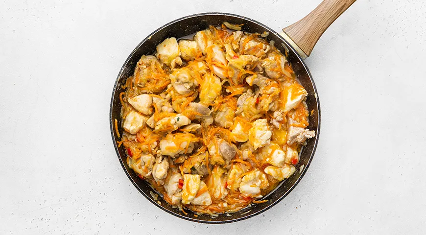 Гуляш из курицы с подливкой