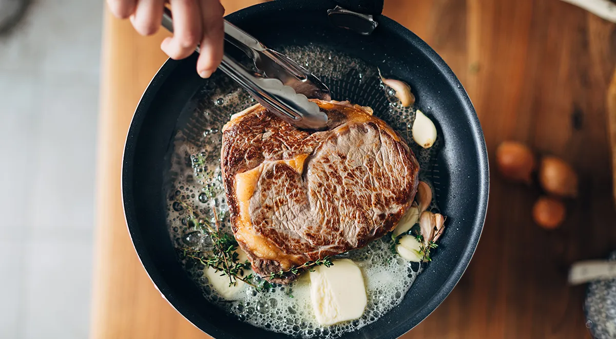 Трюк с альтернативной обжаркой куска мяса, доступный каждому