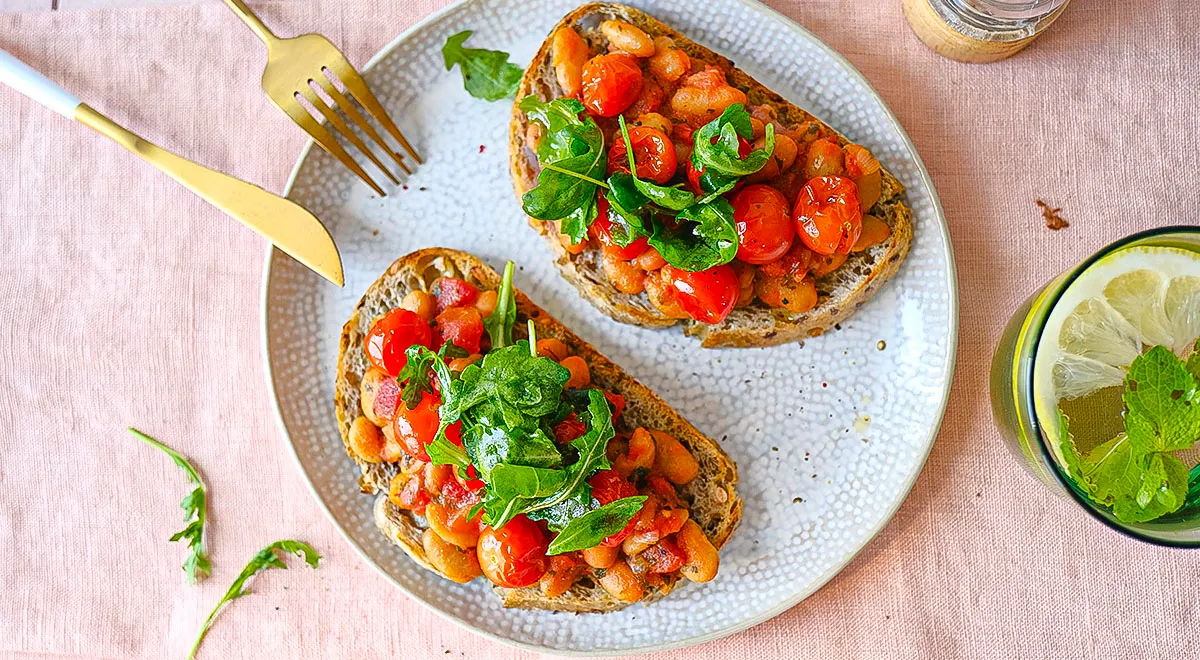 Тост с фасолью