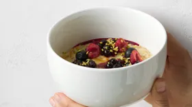 Овсянка с апельсином, свежими ягодами и иргой