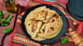 Кутабы с творогом и зеленью