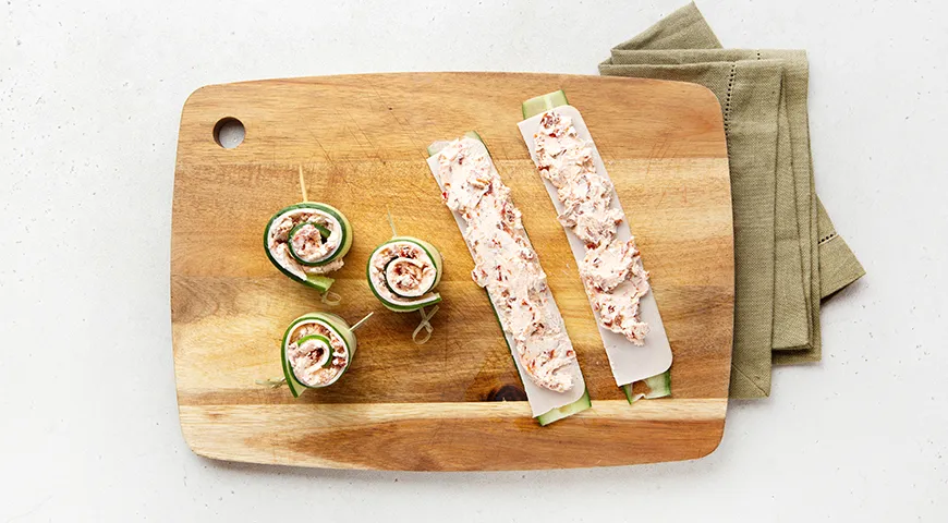 Роллы из огурца с ветчиной