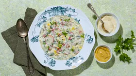Окрошка на пиве с копчеными колбасками