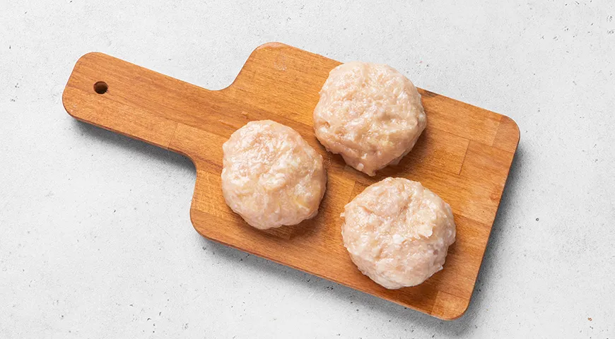 Куриные биточки в духовке