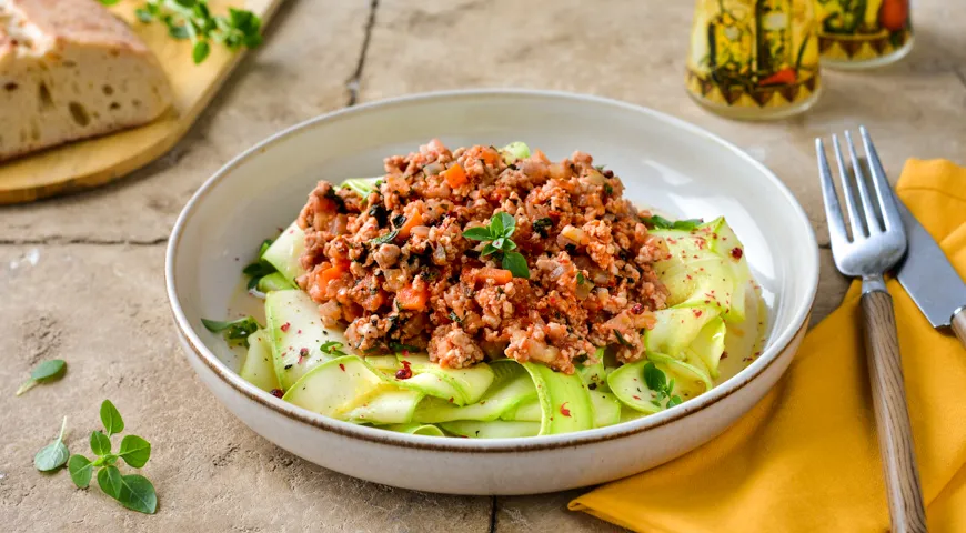 Вкусные свежие кабачки с фаршем из свинины