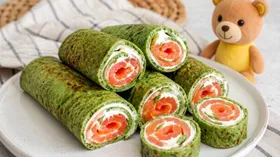 Шпинатный рулет с лососем