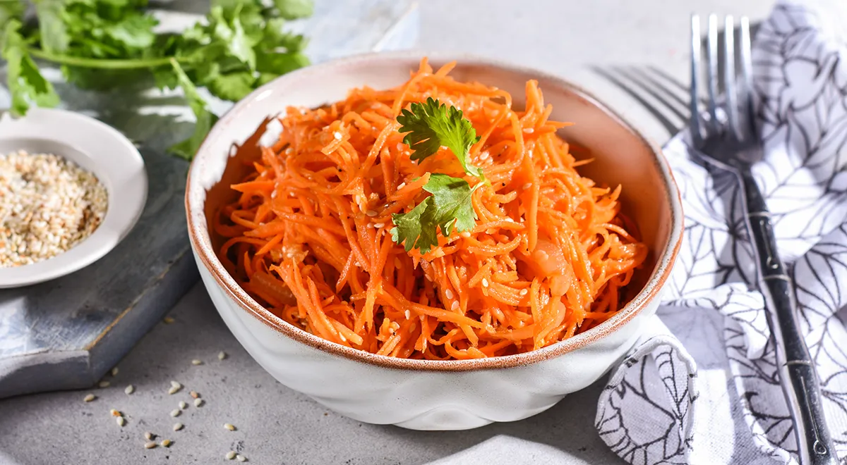 Рецепт моркови по-корейски с соевым соусом и кунжутом с добавлением уксусной эссенции 70%