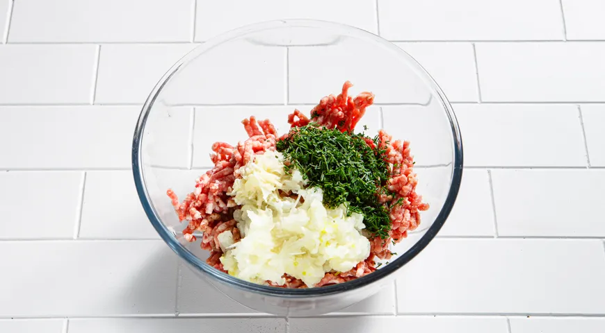 Рулетики из лаваша с фаршем (на сковороде)