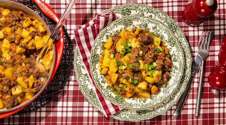 Тушеная картошка с тушенкой
