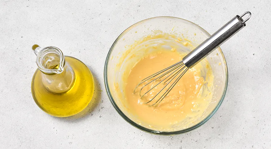 Яичная заправка для салатов со свежей зеленью и овощами