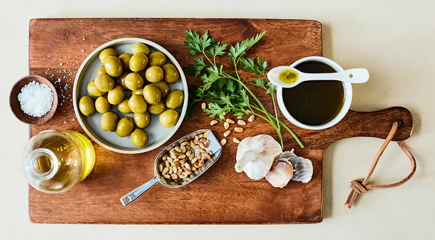 Оливки — отличное самостоятельное блюдо, лишь добавьте несколько вкусовых штрихов