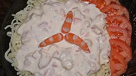 Креветки в сырно-сливочном соусе с пастой