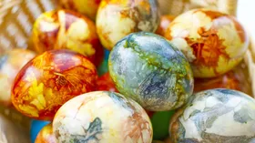 Безопасно ли красить яйца пеной для бритья