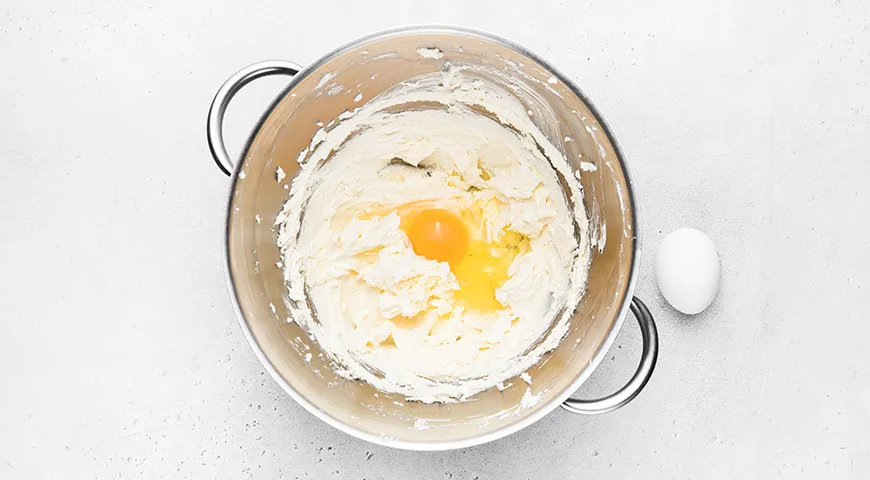 Кекс на кефире с изюмом