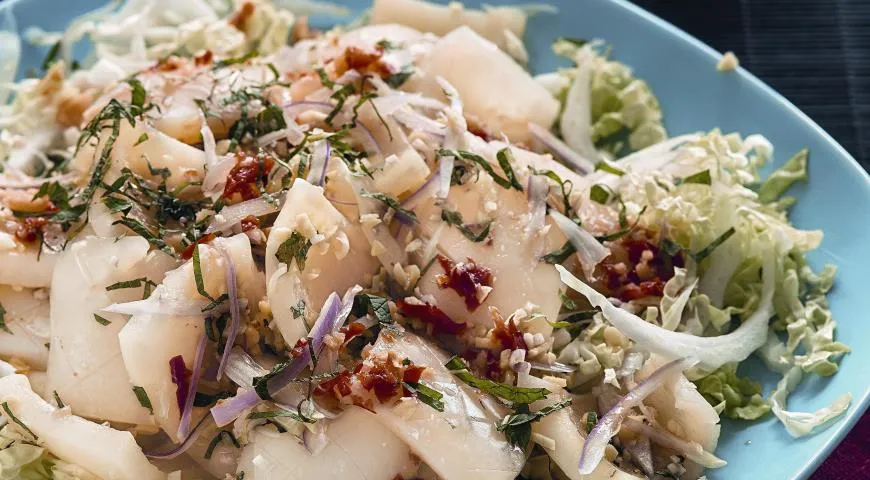Тайский салат из кальмаров