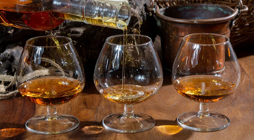 Крепость арманьяка — 43–45%, тогда как у коньяка минимальная разрешенная крепость составляет 40%