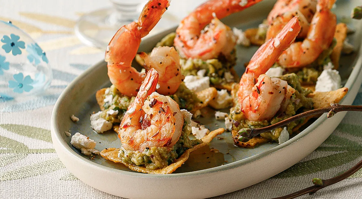 Острая закуска из креветок с авокадо