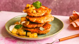 Оладьи на минеральной воде с грушей