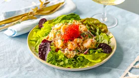 Крабовый салат с креветками и икрой