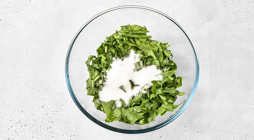 Сладкий заливной пирог со щавелем