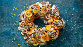 Пирог из булочек «Рождественский венок»