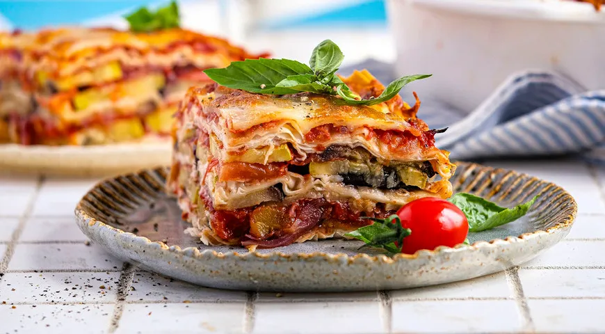 Лазанья из лаваша с овощами и томатным соусом