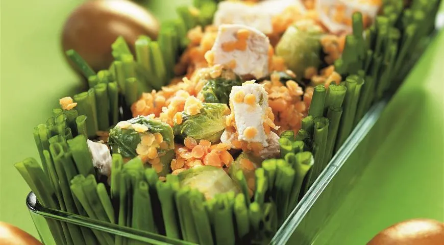 Теплый салат с чечевицей