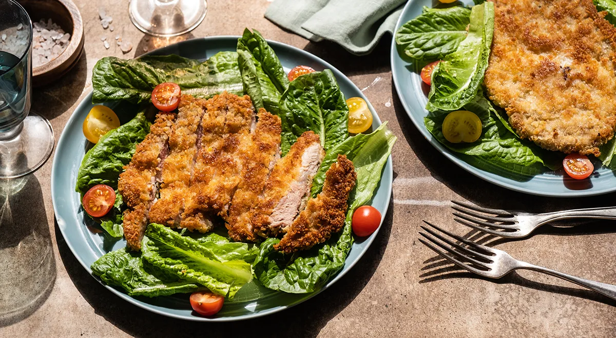 Рецепт свиных отбивных, жаренных в панировке из пшеничной муки высшего сорта и панировочных сухарей