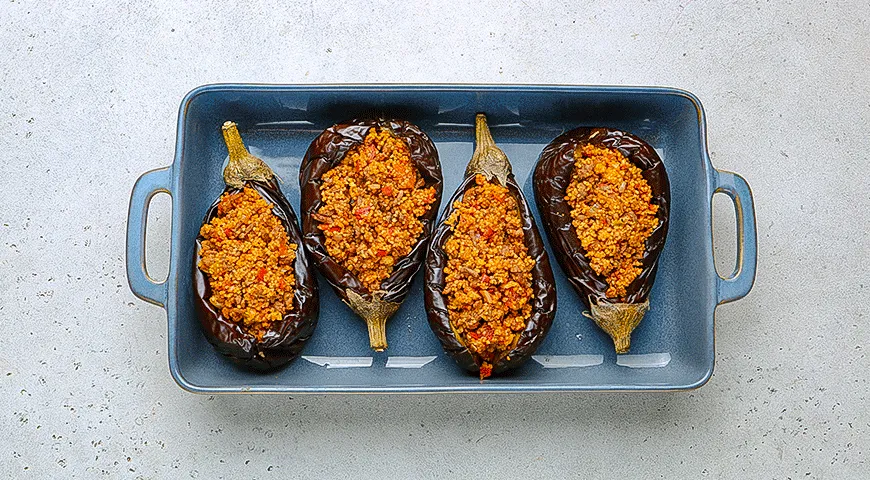 Баклажаны, фаршированные фаршем и кускусом