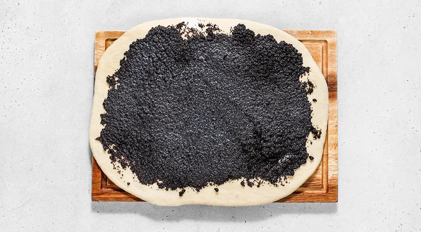 Булочки-«улитки» с маком и глазурью