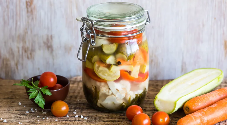 Баклажаны маринованные с цветной капустой и гогошарами