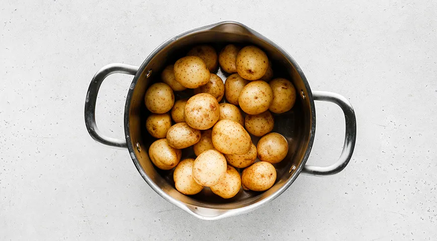 Молодой картофель с курицей в духовке