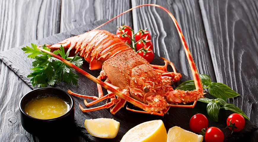 У лангуста вместо огромных клешней длинные, мощные и колючие антенны