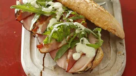 Простые рецепты с хлебом и мясной гастрономией