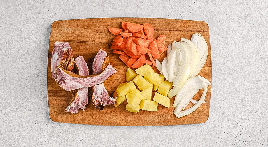 Овощное рагу с копчеными ребрышками