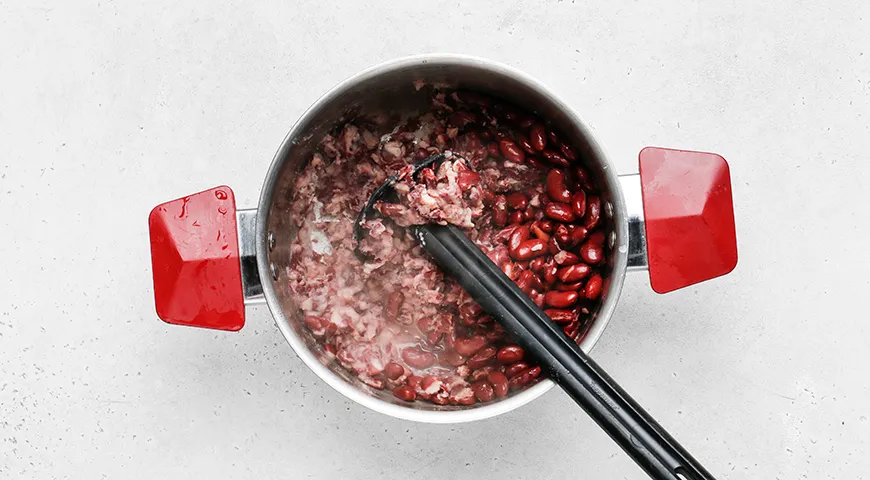 Осетинский пирог с фасолью (Кадурджин)