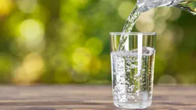 Можно ли заменить воду другими напитками и продуктами