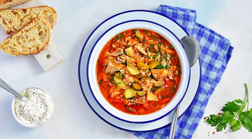 Рассольник с перловкой и солеными огурцами