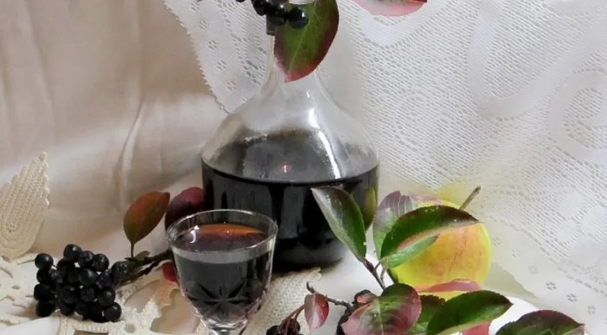 Домашнее вино из яблок и черноплодной рябины (аронии)