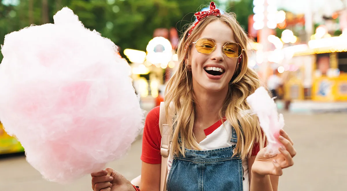 Сахарная «вата» готовится путем плавления сахара и преобразования его в тонкие волокна