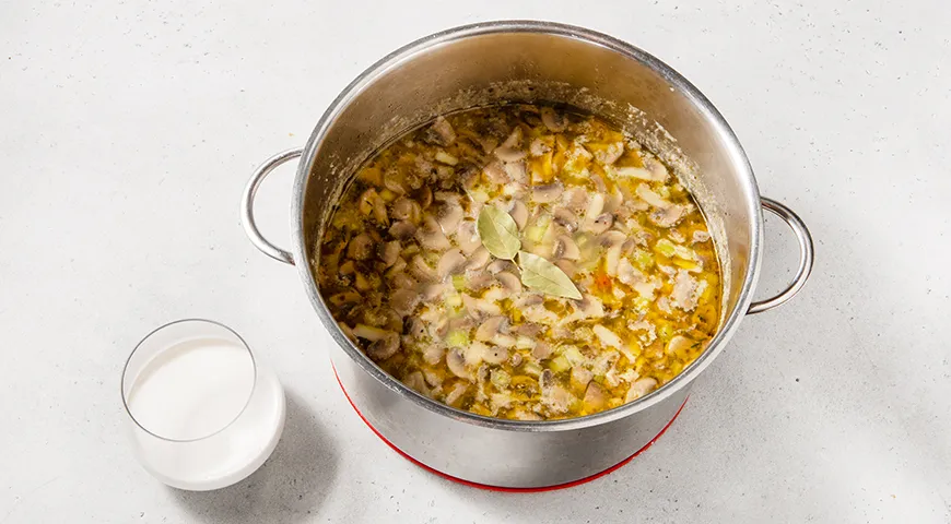 Куриный суп с шампиньонами и картофелем