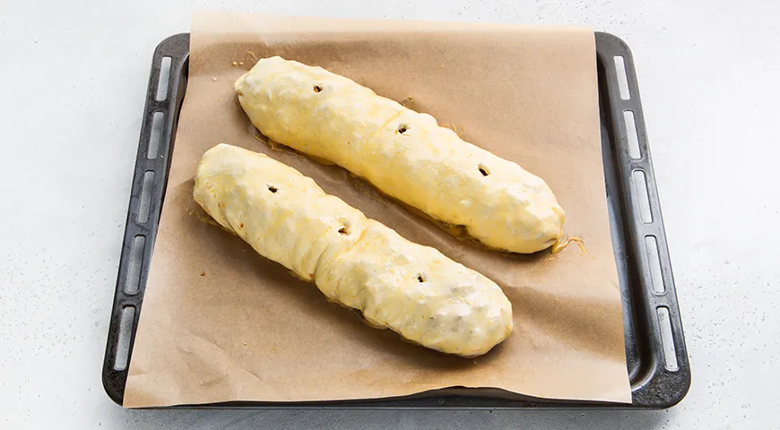 Яблочный штрудель из слоеного теста