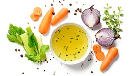 Даже не добавляйте в бульон эти овощи — получится и невкусным, и некрасивым