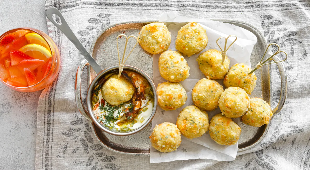 Тирокрокетес: горячие сырные шарики по-гречески