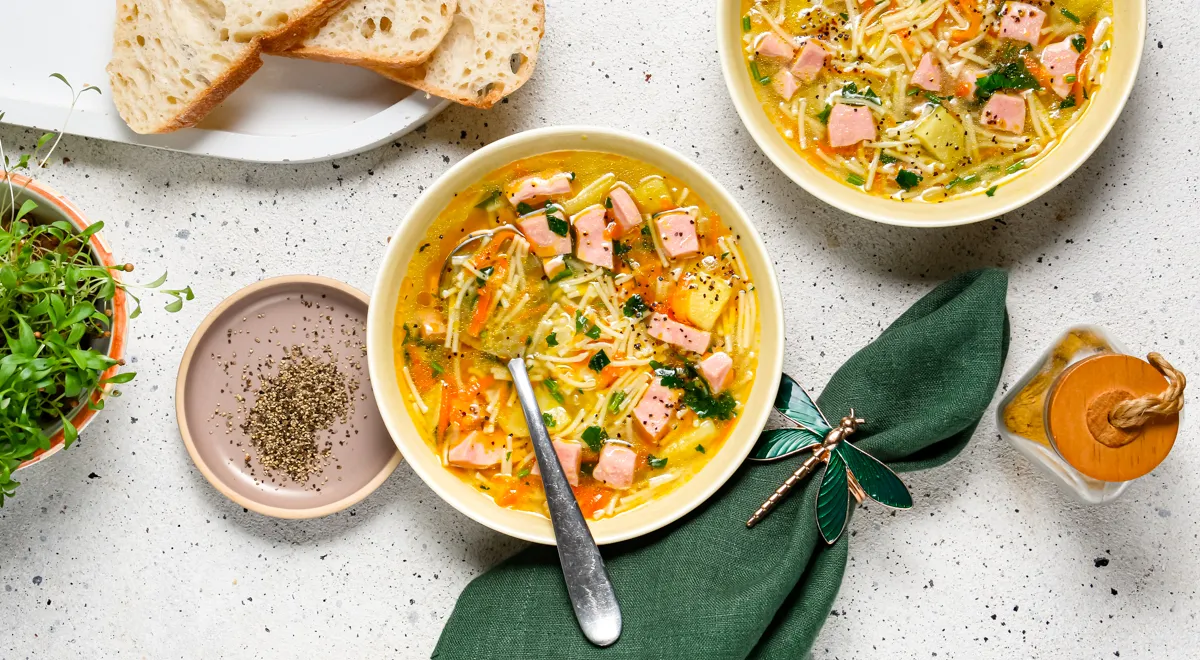 Суп с колбасой и вермишелью