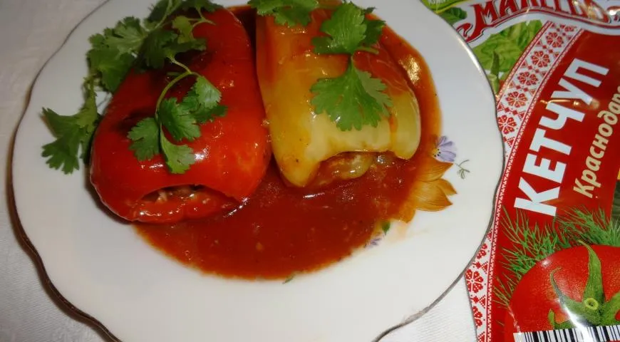 Готовим перец с начинкой в томатно-чесночной подливе