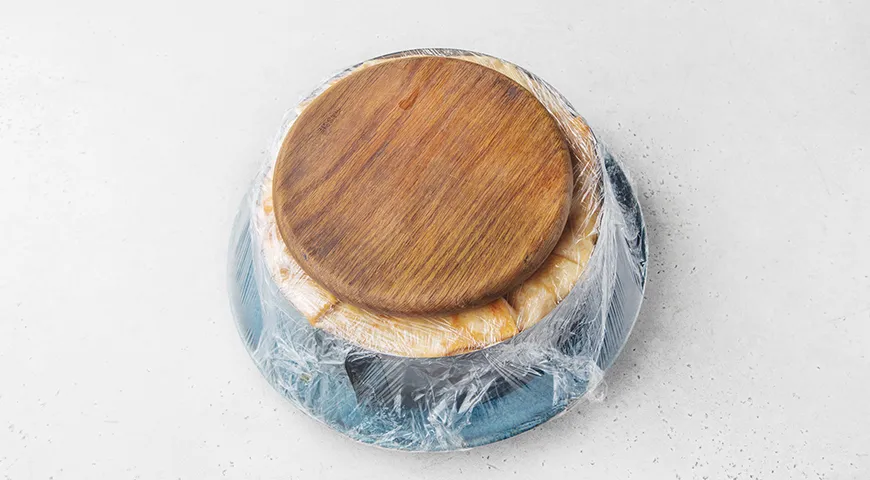 Блинный торт с кремом из сметаны и сгущенки