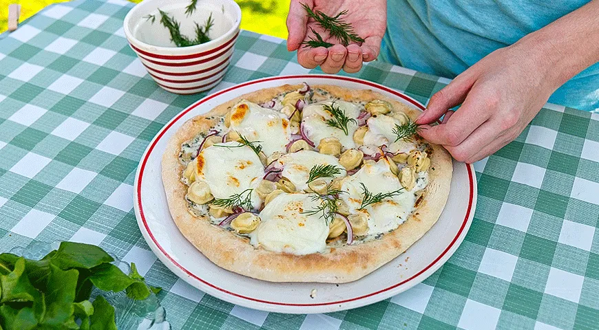 Пицца с пельменями